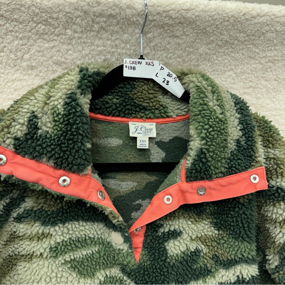 J. CREW Oversized Camo Sherpa Pullover Jacket Fits Like A Small XXS $138 msrp - Picture 4 of 10